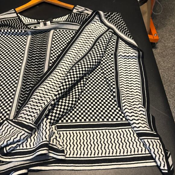 BCBGMaxazria Knit Poncho Sweater Pullover Black White Mixed Pattern Size XS/S - Picture 7 of 7